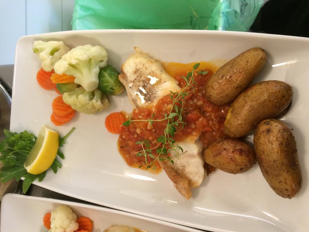Brekkestranda Fjordhotel Brekke  Ngoại thất bức ảnh