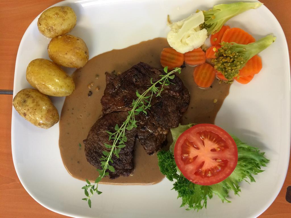 Brekkestranda Fjordhotel Brekke  Ngoại thất bức ảnh
